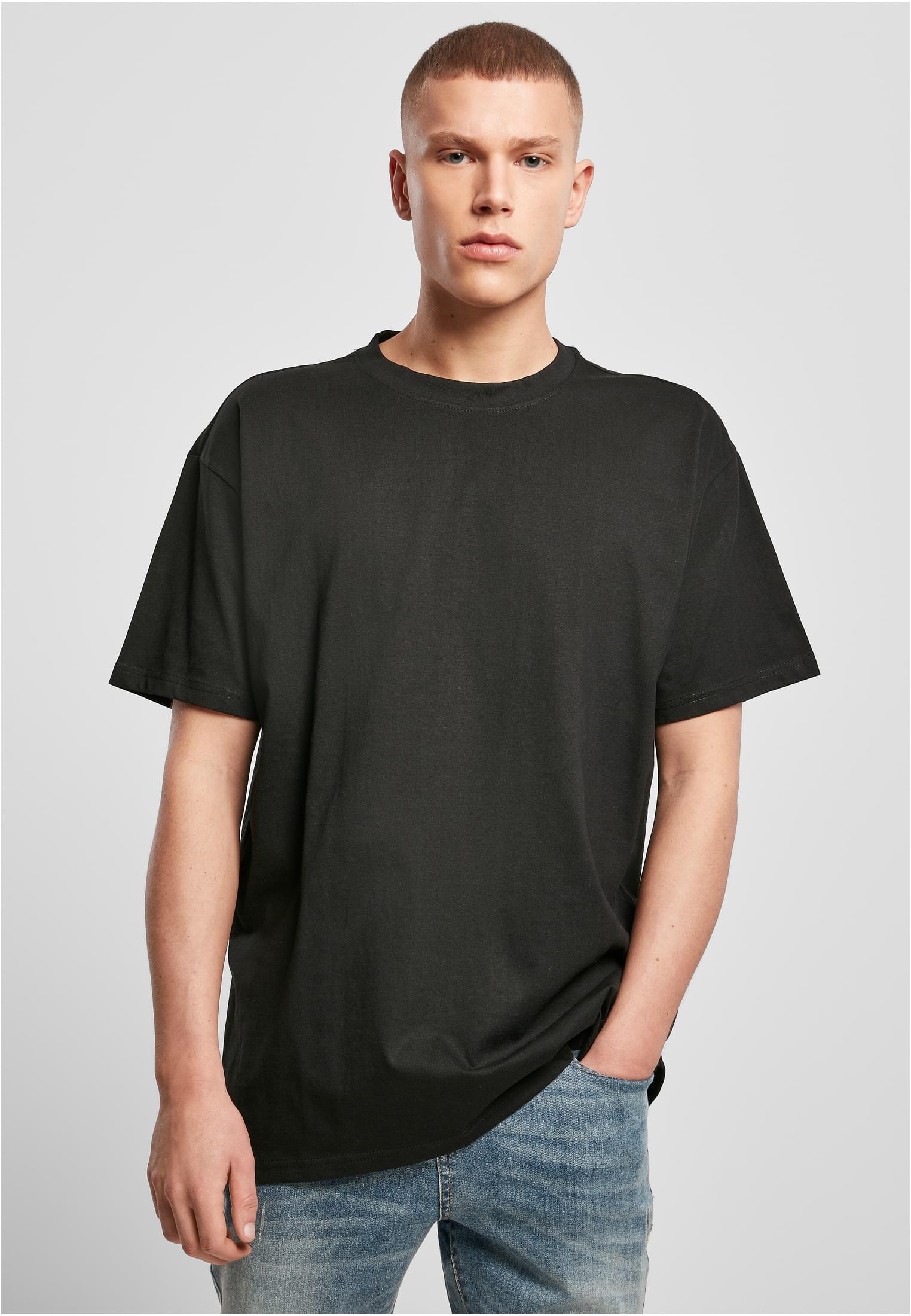 Oversized Shirt Schwarz Model