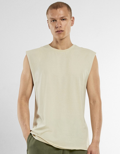 Sleeveless Tee schwarz Model